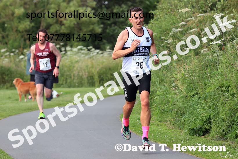 The 2024 Tynedale Pie n Peas 10k Road Race, Ovington to Low Prudhoe Country Park, Northumberland.  Photo: David T. Hewitson/Sports for All Pics